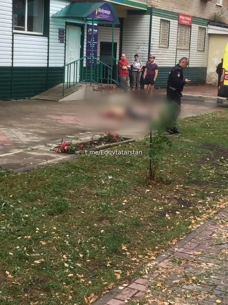 Татарстанец выпал из окна многоквартирного дома