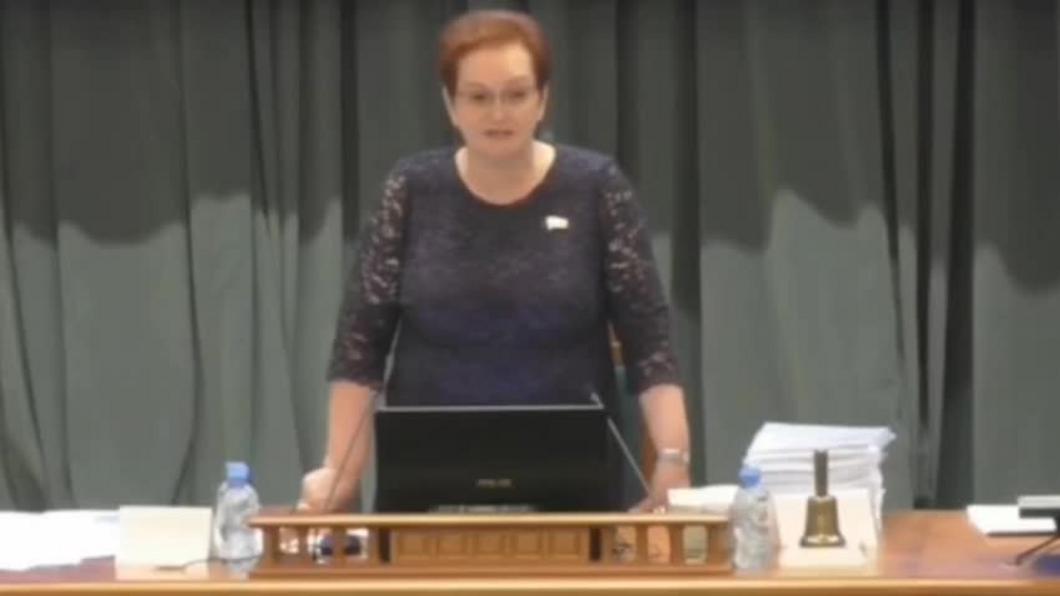 Спикер Томской Думы призвала коллег спеть гимн России и перепутала текст