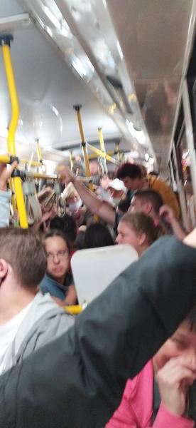 Казанцы застряли в пробке и гигантских очередях в метро, возвращаясь домой