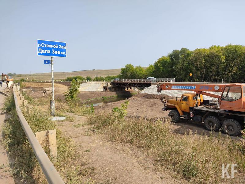 В Альметьевске открыли временный мост через реку Степной Зай В Альметьевске открыли временный мост через реку Степной Зай