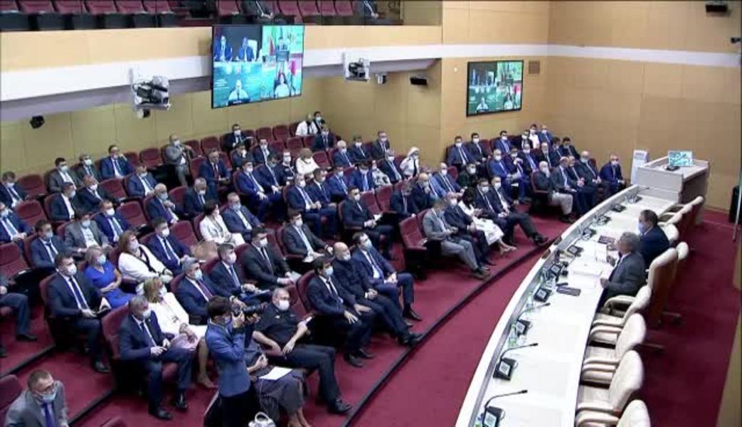 Рустам Минниханов призвал татарстанцев привиться и беречь будущих мам