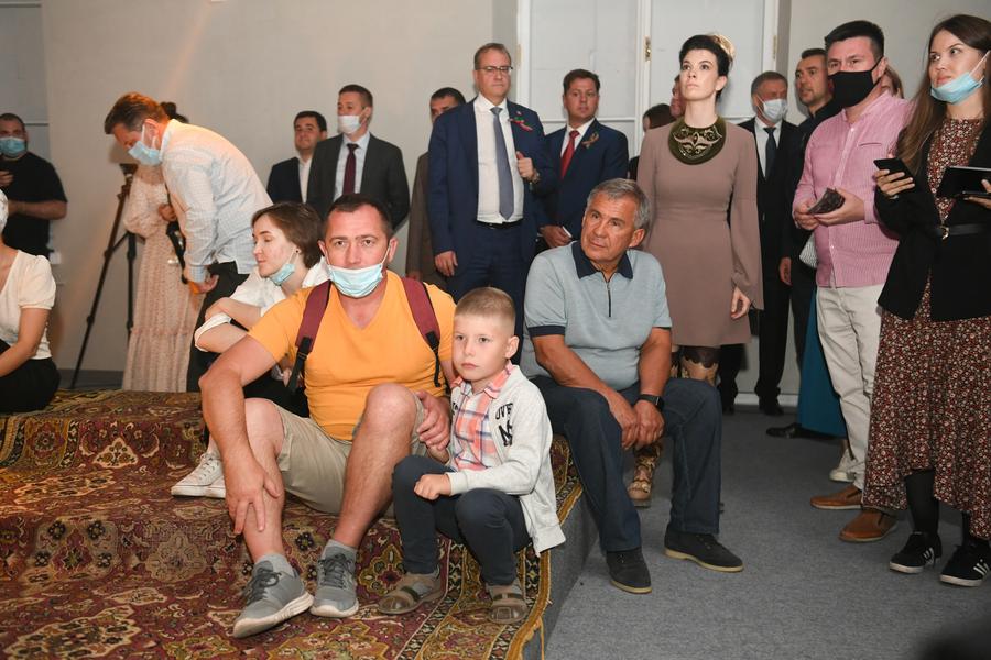 Рустам Минниханов оценил площадку фестиваля Tat Cult Fest в Казанском Кремле