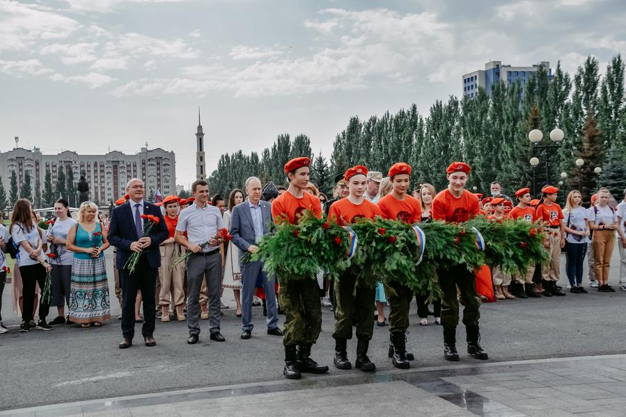Молодежь Татарстана возложила цветы в память о подвиге солдата Гази Загитова