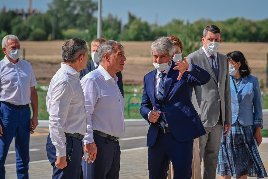 Рустам Минниханов открыл в селе Усады многопрофильный лицей на 500 мест