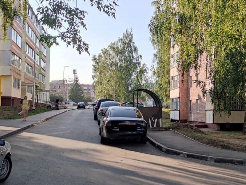 В Нижнекамске автолюбительница на «Ауди» во дворе жилого дома сбила пенсионера