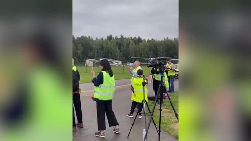 Во время опасного трюка 50-летнюю якутянку едва не раздавил автомобиль