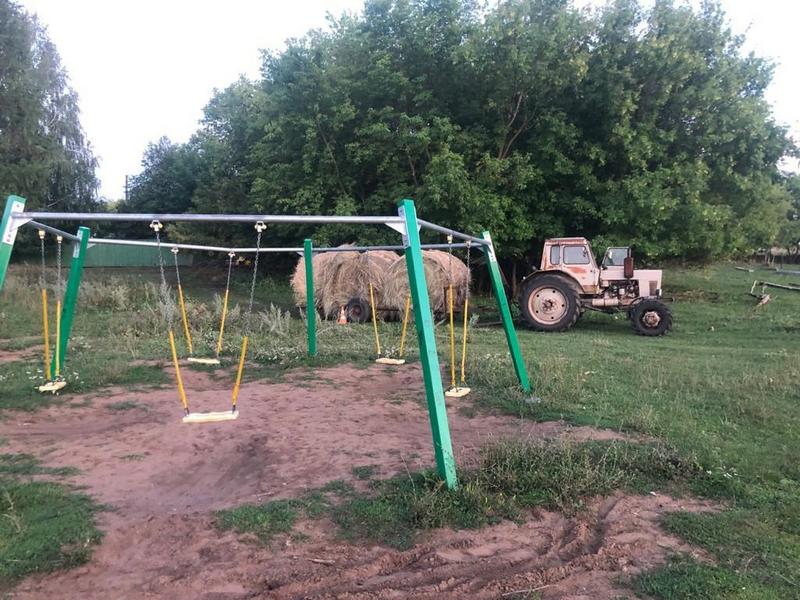 В Альметьевском районе трактор насмерть задавил упавшего с груженого прицепа ребенка