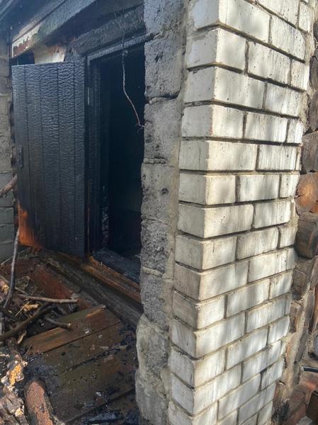 Пожарные Буинска потушили горящий частный дом