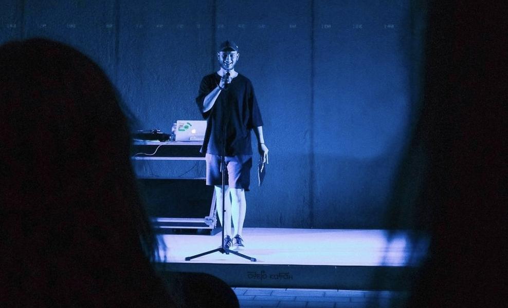 «Сейчас уже сопливые стихи о любви не заходят»: казанские авторы рассказывают, что такое современная поэзия