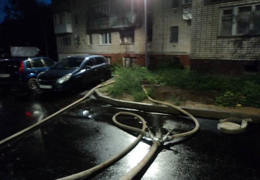 Спасли трех человек на пожаре в Казани