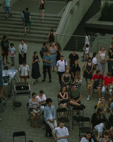 «Сейчас уже сопливые стихи о любви не заходят»: казанские авторы рассказывают, что такое современная поэзия