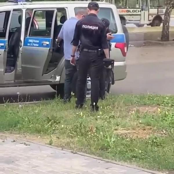 На видео попало задержание жителя Челнов с арбалетом
