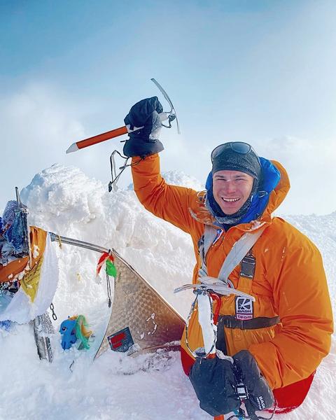 Уфимский блогер покорил Эльбрус на одних руках при поддержке татарстанской компании