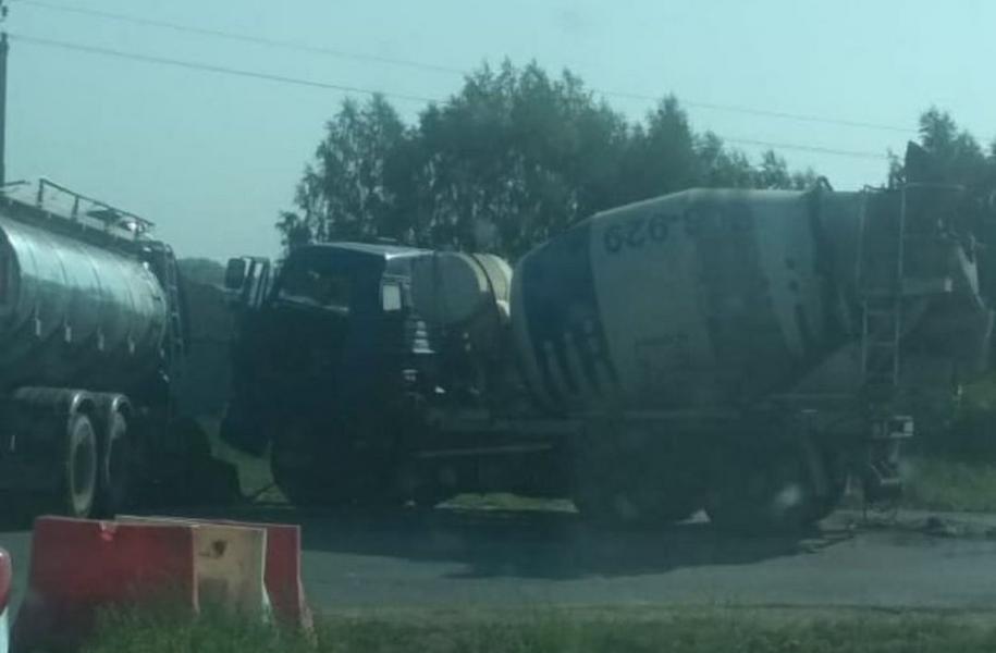 Внедорожник и два большегруза столкнулись в Арском районе: есть пострадавшие