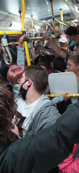 Казанцы застряли в пробке и гигантских очередях в метро, возвращаясь домой