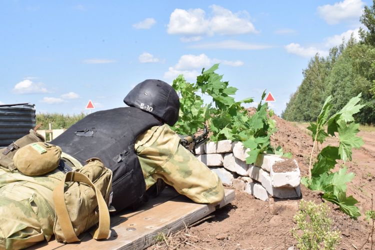 В Татарстане росгвардейцы во время учений задержали преступников в лесу