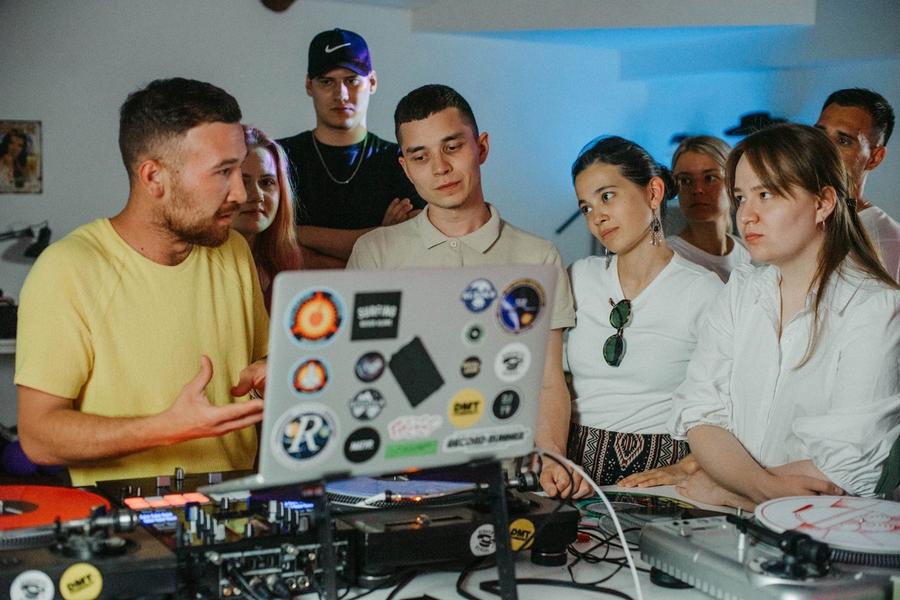 «Самый главный совет для художника - это делать»