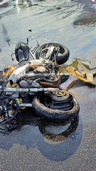 BMW из каршеринга, Газель и мотоцикл столкнулись на Горьковском шоссе: есть пострадавшие