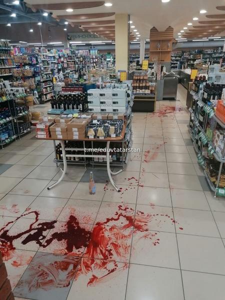 Казанец едва не покончил с собой на глазах покупателей «Бахетле» Казанец едва не покончил с собой на глазах покупателей «Бахетле»
