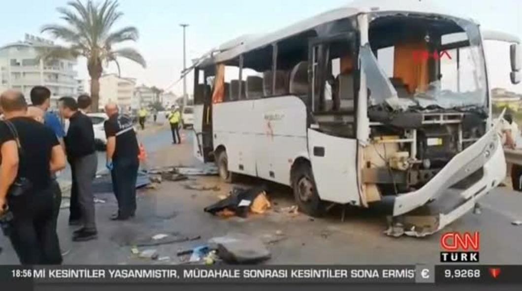 В турецкой Анталье перевернулся автобус с туристами из России: 4 человека погибли, 16 ранены