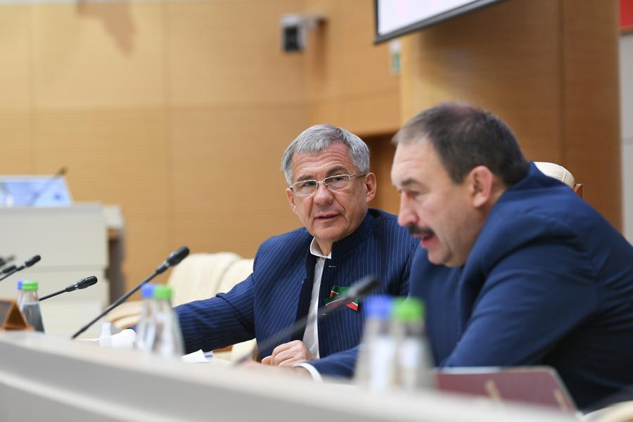 Рустам Минниханов ​призвал соблюдать все требования Роспотребнадзора и вакцинироваться