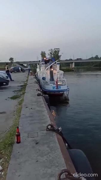 Житель Казани пожаловался на владельца катера, выкидывавшего мусор со своего судна в Казанку
