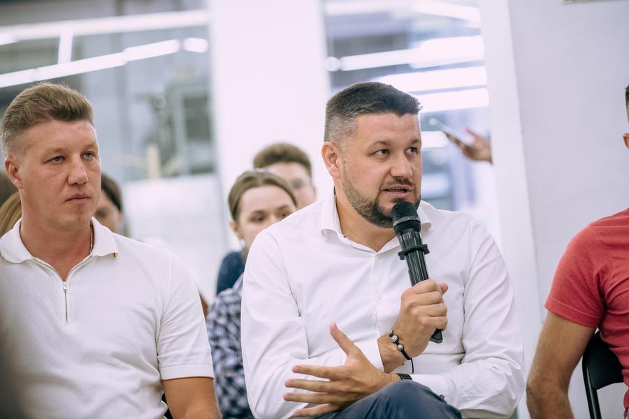 «Локомотив»: для чего нужен пляж, на котором нельзя купаться?