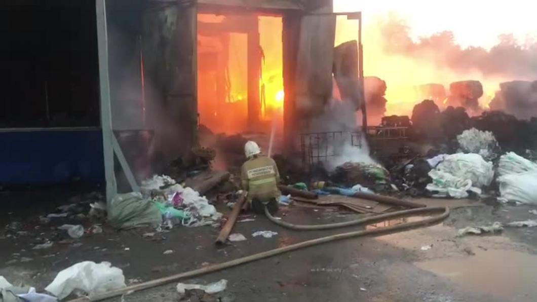 В Ростове-на-Дону загорелся торговый центр на 1,5 тысячи «квадратов»