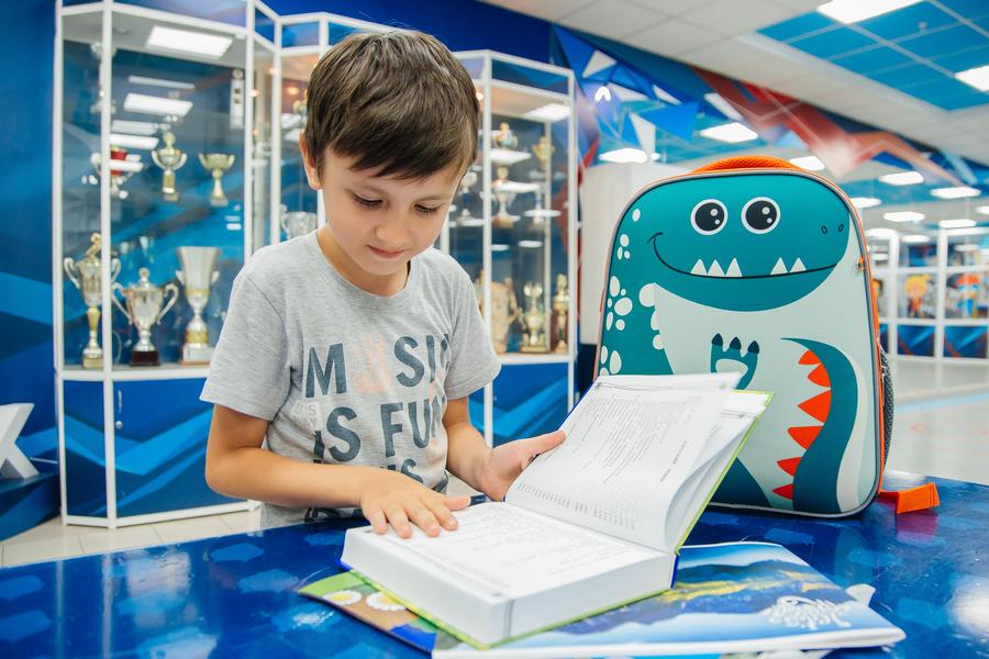 В первый класс с портфелем от СИБУРа. Дети нефтехимиков побывали на празднике и получили подарки к школе.