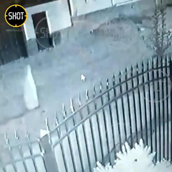 Прикинувшийся мусульманкой киллер попытался убить россиянина и попал на видео
