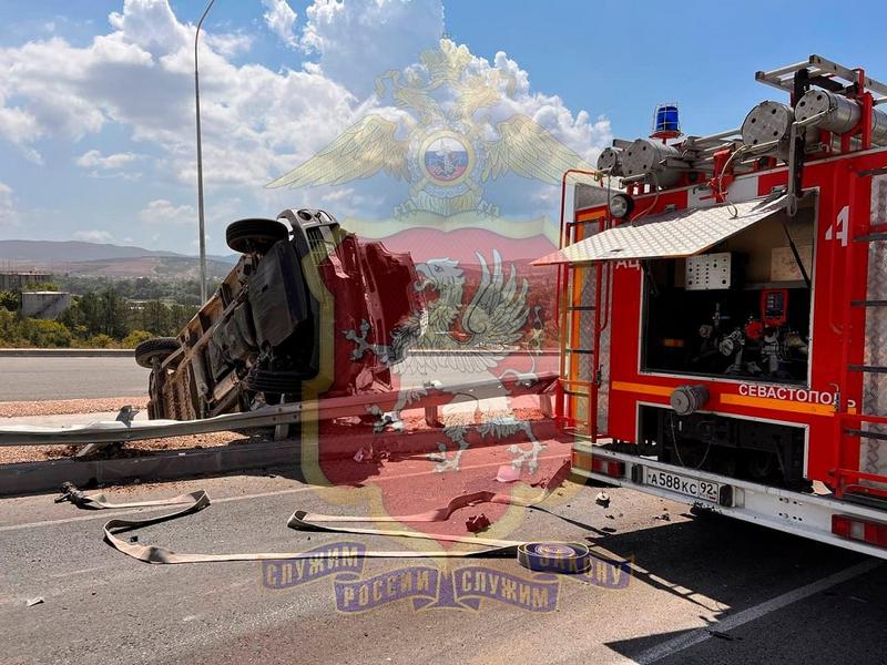 Под Севастополем фура спровоцировала массовое ДТП: столкнулись десятки машин