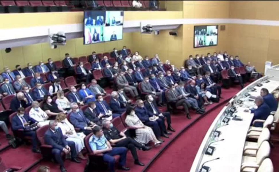 Минниханов поручил усилить работу по повышению коллективного иммунитета от COVID-19