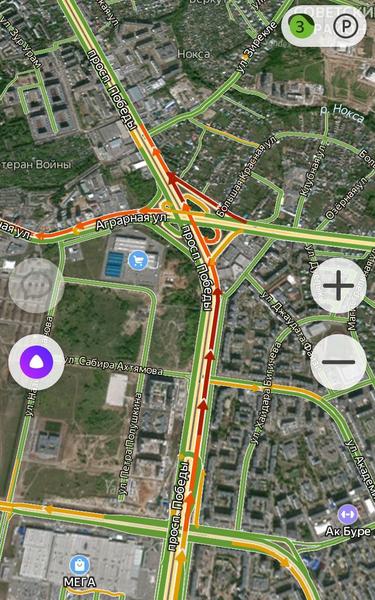 «КАМАЗ» врезался в багажник легковушки в Казани