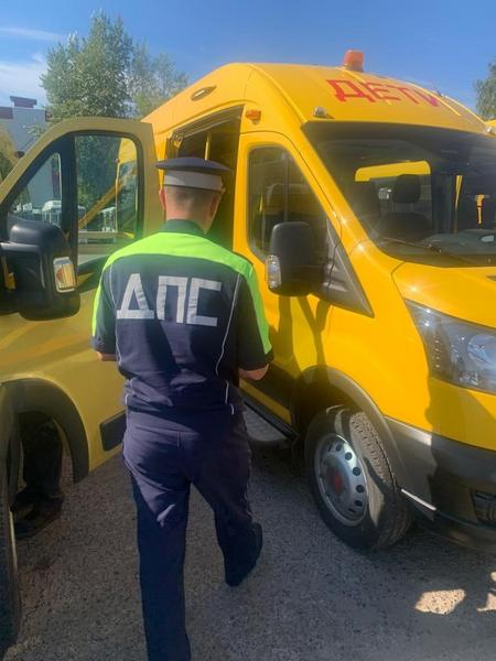 Перед началом учебного года в Нижнекамске автоинспекторы проверили школьные автобусы