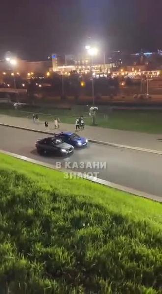 Сотрудники ДПС нашли водителей иномарок, устроивших гонки рядом с Казанским Кремлем