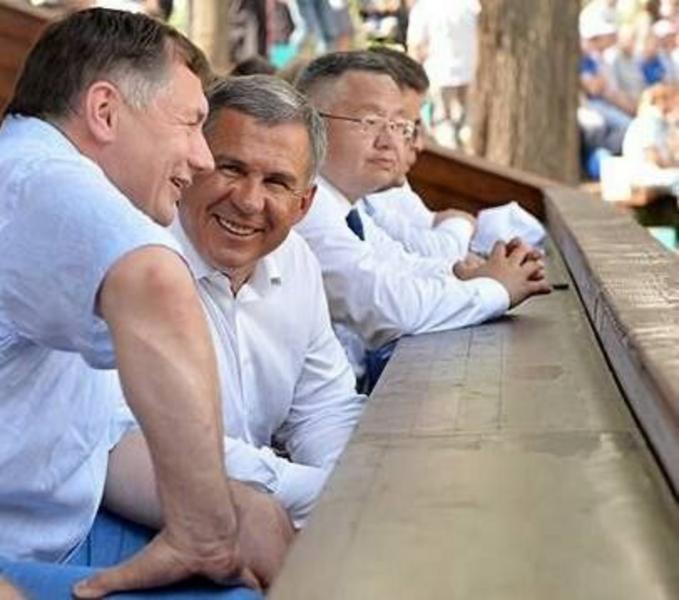 Рустам Минниханов поздравил строителей с профессиональным праздником