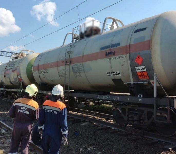 Мужчину ударило током в Дербышках, когда он перелезал через поезд