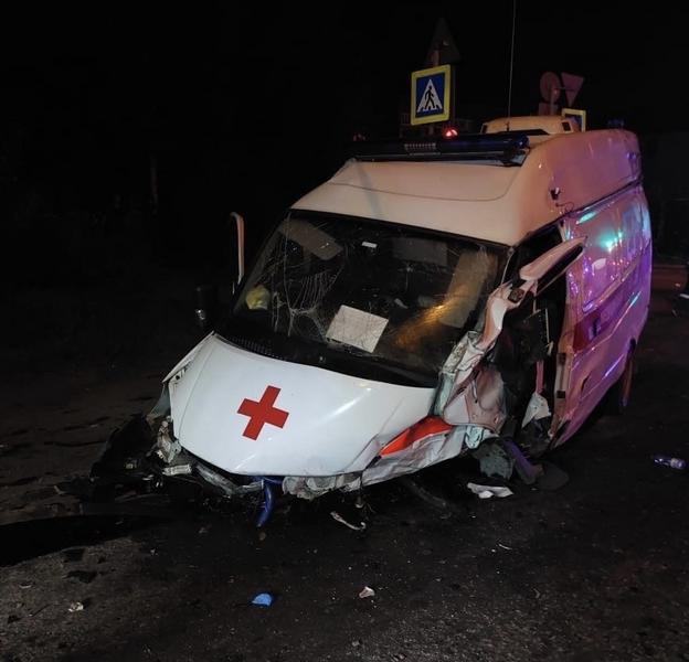 Под Нижним Тагилом подростки угнали авто и на скорости 170 км/ч влетели в скорую помощь: погибло 5 человек