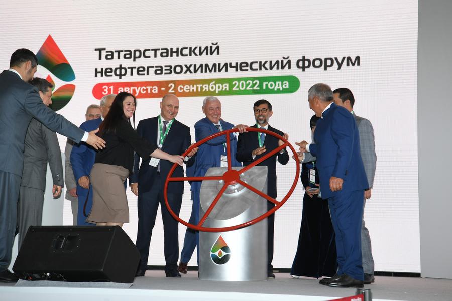 «Решение экологических проблем производства - наша общая важнейшая задача»:  о чем говорили на нефтегазохимическом форуме-2022