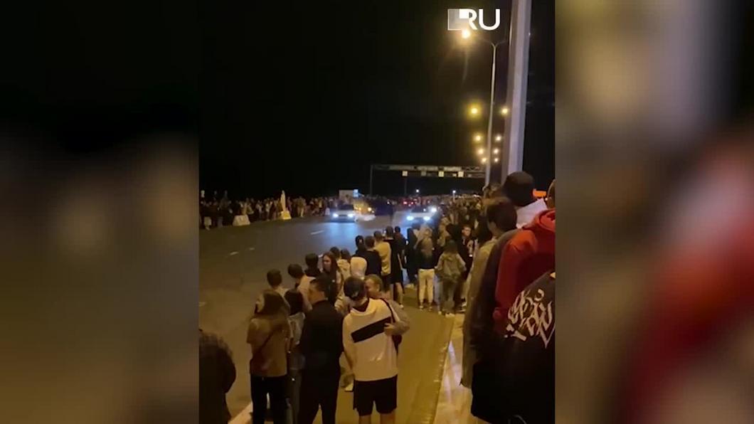 На ночных гонках в Екатеринбурге BMW врезалось в зрителей