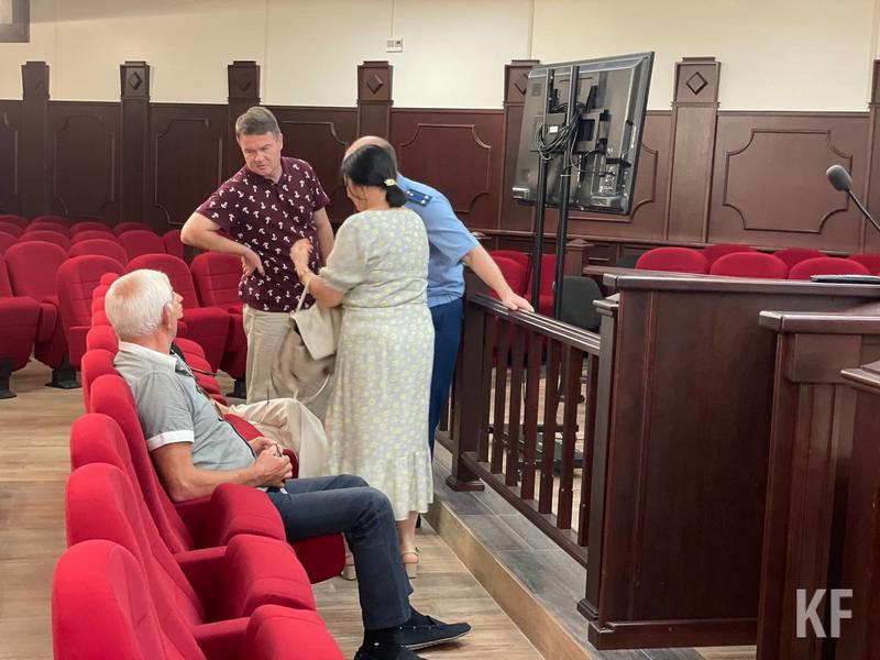 «Выбежал человек в маске и начал нас расстреливать»: Выживший друг казанского авторитета Яниса дал показания в суде