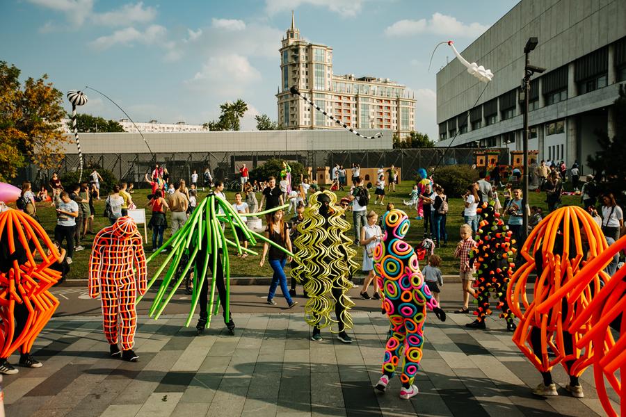 На фестивале новой цифровой реальности TatarstanFuture в Казани выступят уличные театры