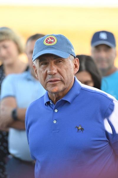 Минниханов посетил Кукморский район и осмотрел, как убирают поля