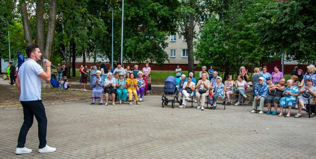 Открытие отремонтированного двора в Нижнекамске в День республики посвятили руководителю исполкома Юрию Болтикову