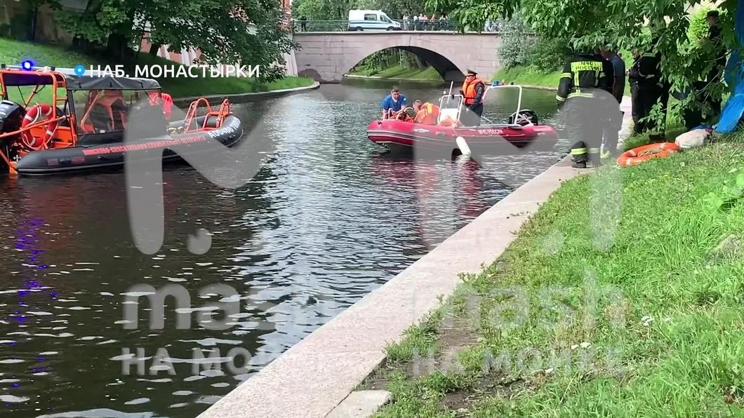 Парень на глазах очевидцев утопил подругу в реке Монастырка в Петербурге