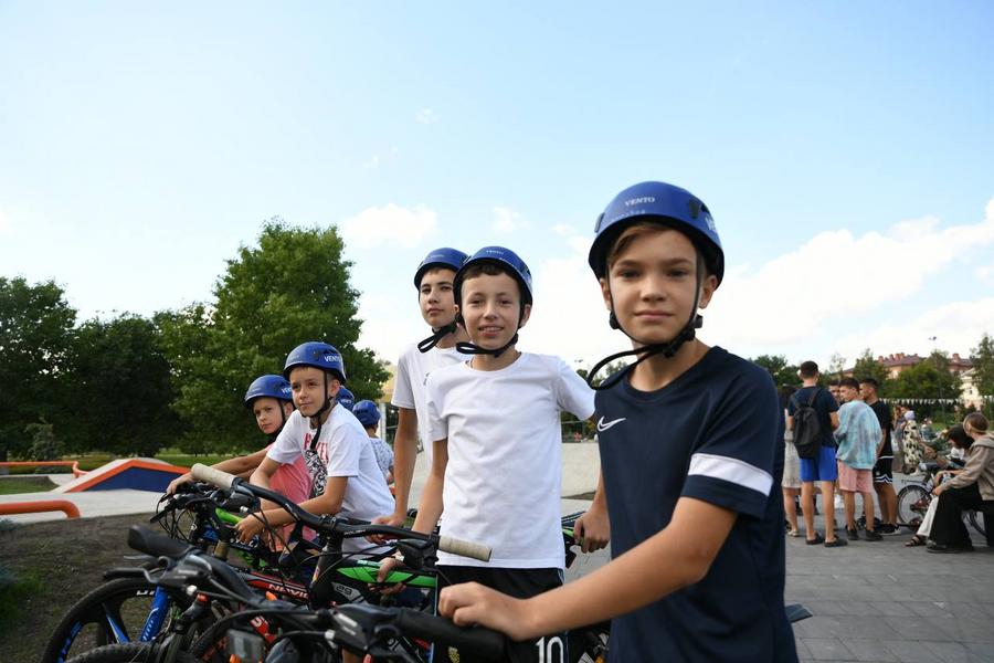 Минниханов ознакомился с благоустройством парка и Центральной площади в Буинске Минниханов ознакомился с благоустройством парка и Центральной площади в Буинске