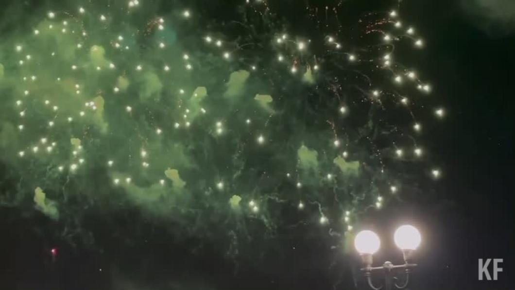 Над Казанью прогремел праздничный салют в честь Дня республики, который войдет в книгу рекордов Гиннеса