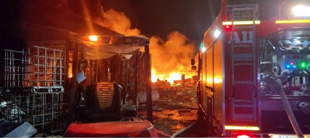 В Ростове-на-Дону загорелся торговый центр на 1,5 тысячи «квадратов»