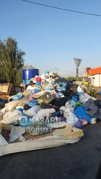 Казанцы пожаловались на огромную свалку у магазина