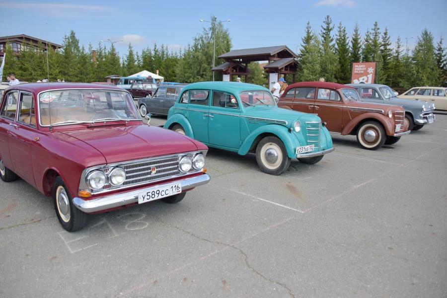 Мухаметшин запустил фестиваль ретромашин в Верхнеуслонском районе Мухаметшин запустил фестиваль ретромашин в Верхнеуслонском районе